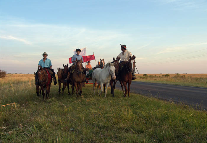 Obra del artista argentino Guillermo Jones - Fiesta al Gaucho Antonio Gil - fotografia Toma directa